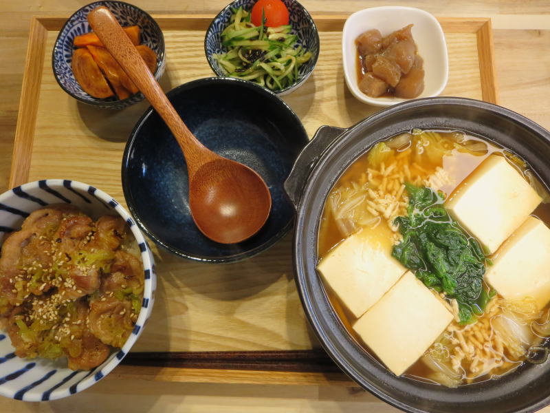 焼肉丼とミニ野菜鍋の献立