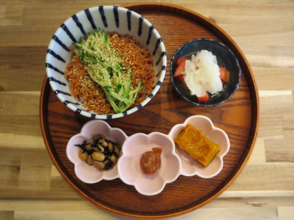 鮭フレーク丼の献立