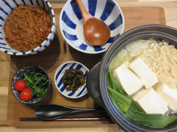 キーマカレーと湯豆腐の献立