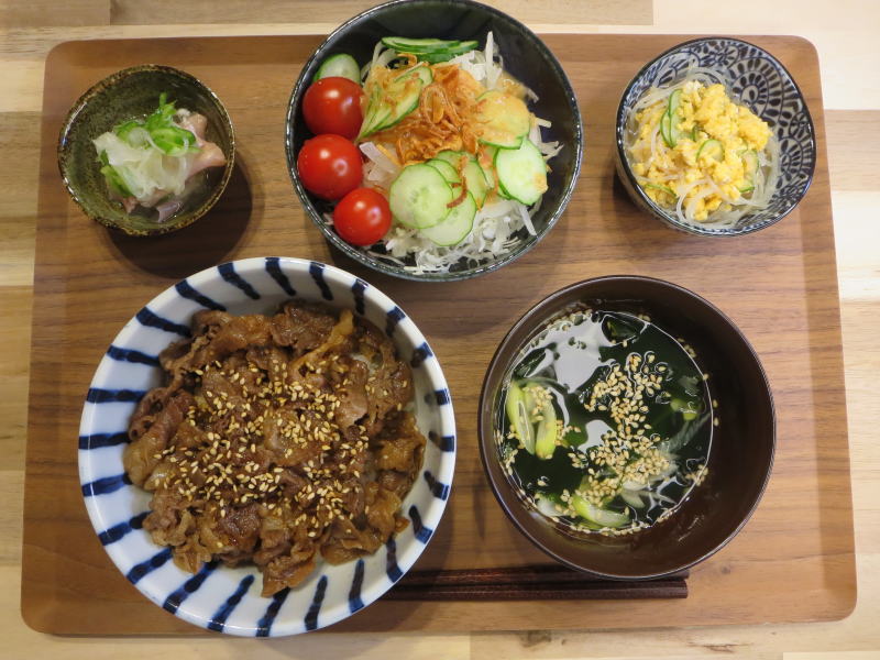 切り落とし肉の焼肉丼の献立