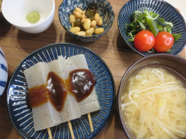 味噌おでん、昆布豆、酢の物、味噌汁