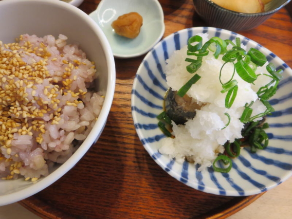 ごはん、サバ缶おろし