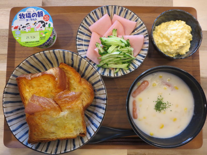 デニッシュパンのトーストの献立