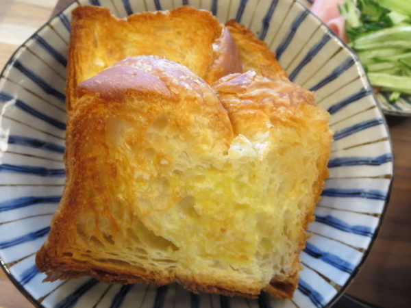 デニッシュパンのトースト