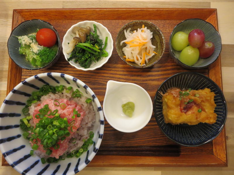 ネギトロ丼の献立