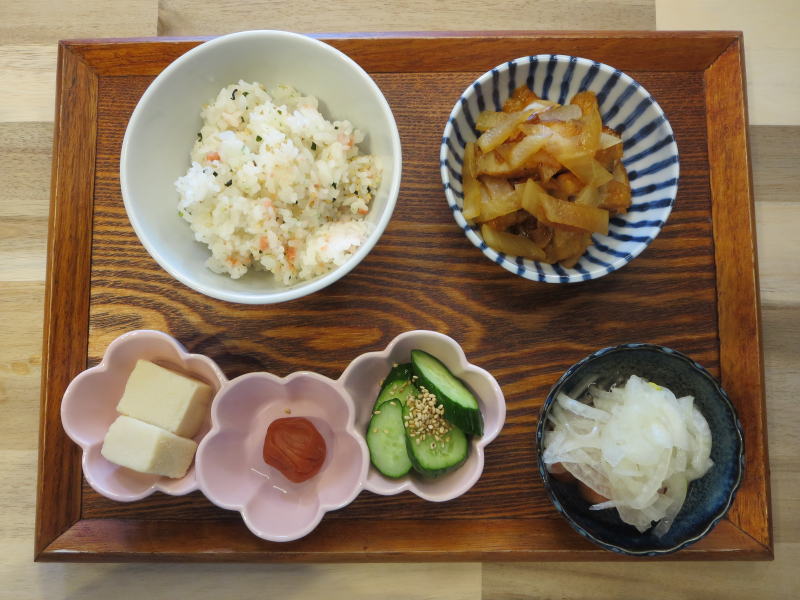 大根とさつま揚げ(タコ)の炒め物の献立