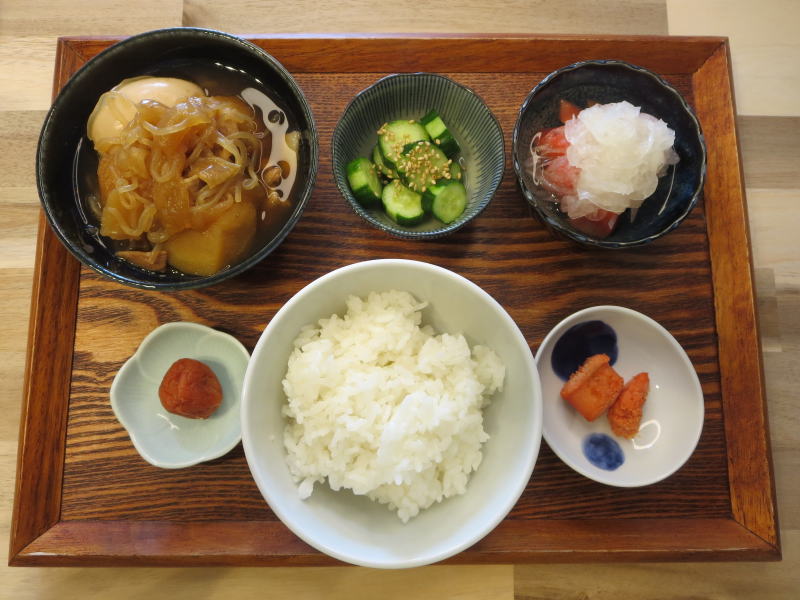 肉じゃが+ゆでたまごの献立