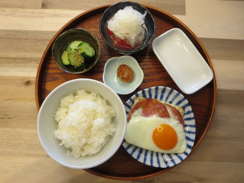 目玉焼き(シャウスライス)の献立