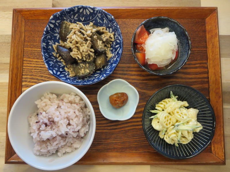 ナスと鶏ひき肉の炒め物の献立