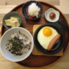 目玉焼き、ウインナーの献立