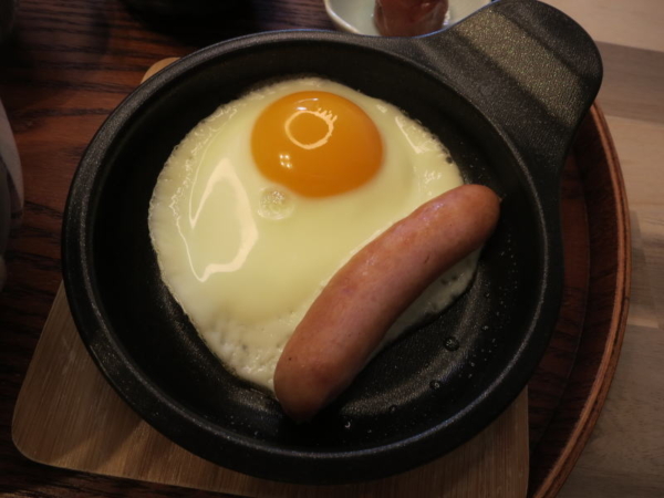 目玉焼き、ウインナー