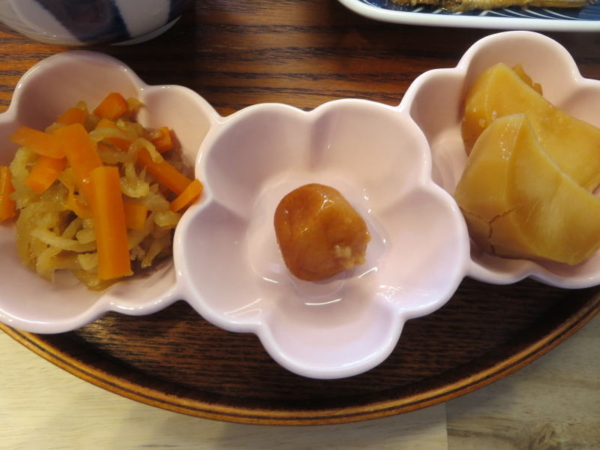 切干大根煮、梅干、じゃがいも煮