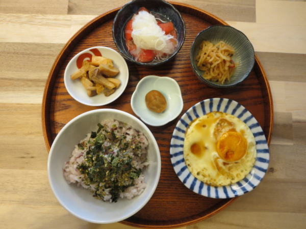 目玉焼きの両面バターしょう油焼きの献立