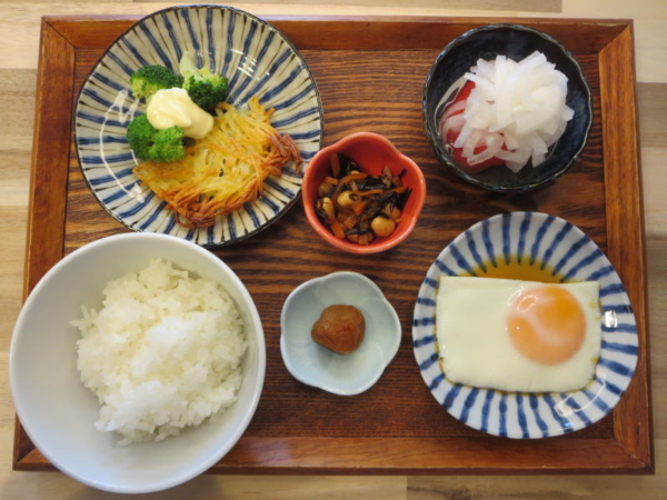 目玉焼きの献立
