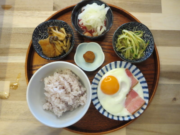 ベーコンエッグの献立