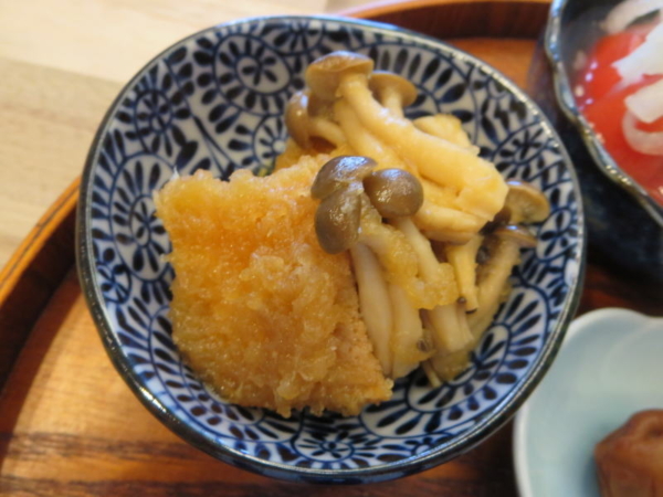厚揚げのおろし煮、しめじ添え