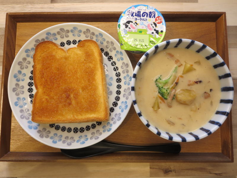 トースト(ぬって焼いたらクイニーアマン(KALDI))の献立