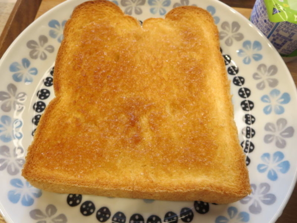 トースト(ぬって焼いたらクイニーアマン(KALDI))