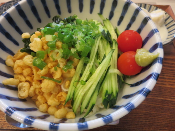 冷したぬきうどん