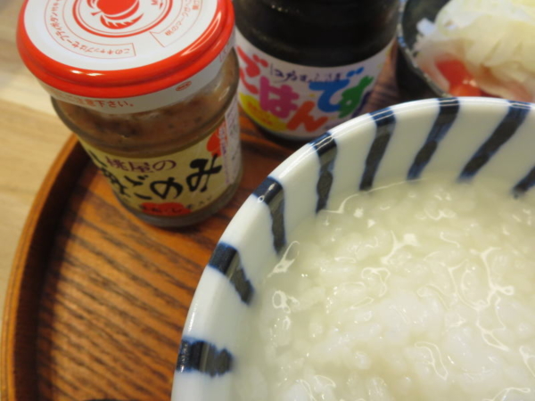 白粥、ねり梅(梅ごのみ)、海苔の佃煮(ごはんですよ)