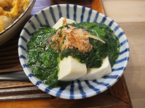 豆腐のモロヘイヤのせ