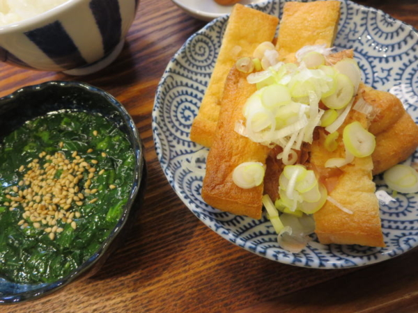 焼き油揚げ、モロヘイヤのお浸し