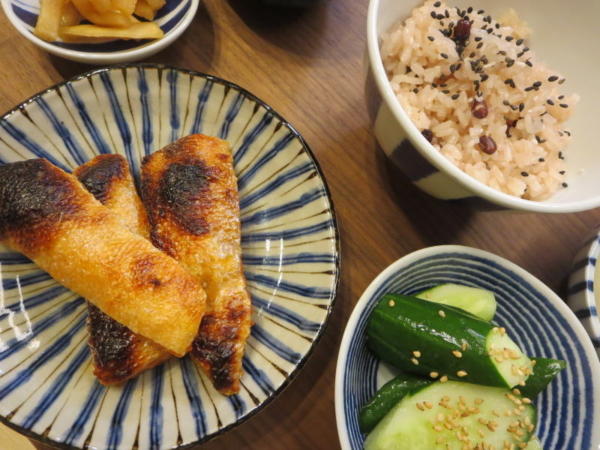 お赤飯、ハラミ、塩もみきゅうり