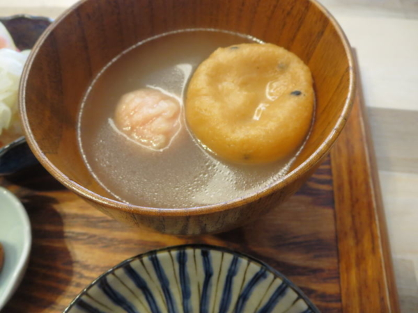 おでんスープ(がんもどき、練り物)