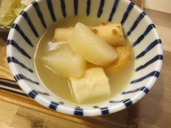 おでん(ちくわ、大根、がんもどき、ちくわぶ)