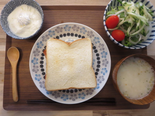 ベーコンエッグサンドの献立