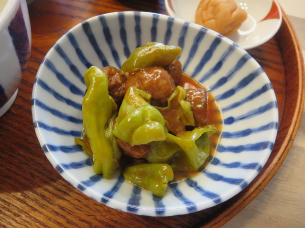 ミートボールとピーマン