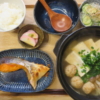 焼鮭と汁物代わりのお鍋の献立