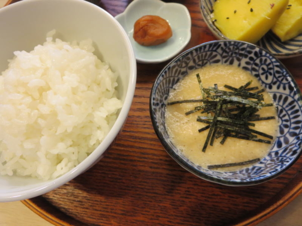 とろろごはん