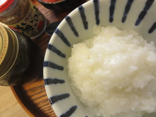 お粥、海苔の佃煮、梅ごのみ