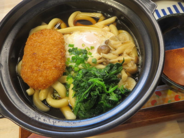コロッケ入り鍋焼きうどん
