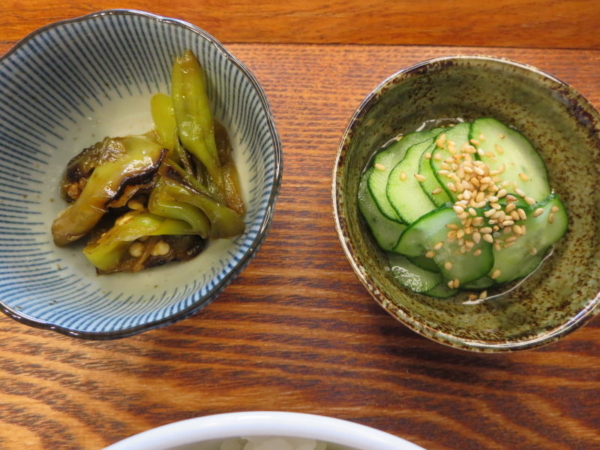 甘長とうがらしの甘辛炒め、きゅうりの酢の物