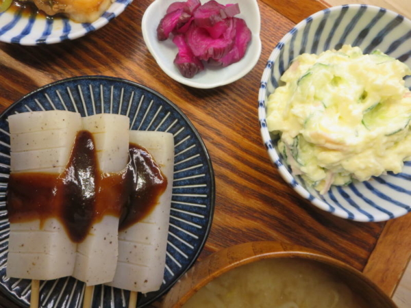 こんにゃくの味噌田楽、ポテトサラダ、しば漬け