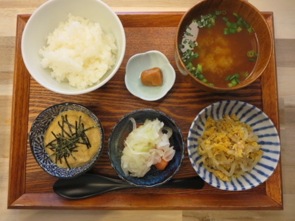 とろろごはんの献立