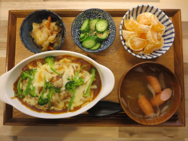 焼チーズカレーの献立