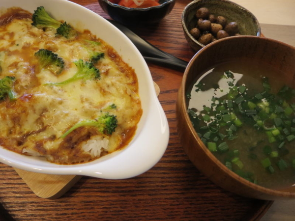 私が残した(^^;)焼チーズカレー、お吸い物(わかめ、小葱)