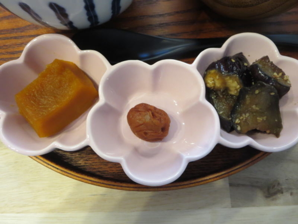 かぼちゃ煮、梅干、なすの甘辛炒め煮