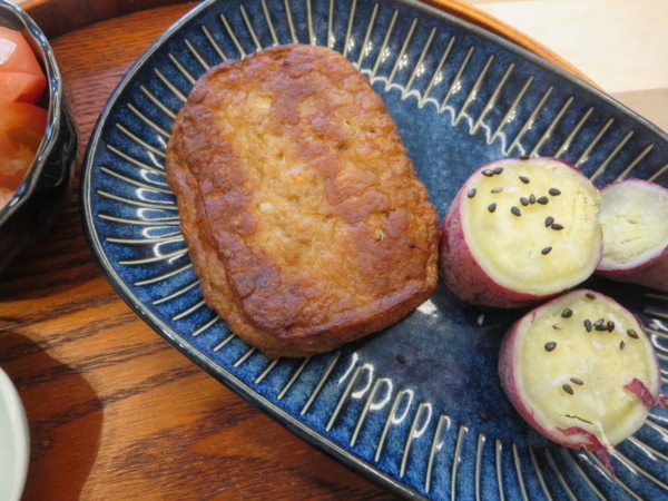 マルシンハンバーグ、さつまいも