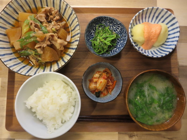 大根と豚肉の煮物の献立