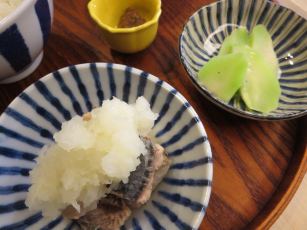 サバ缶おろし、ブロッコリーの芯のスライス