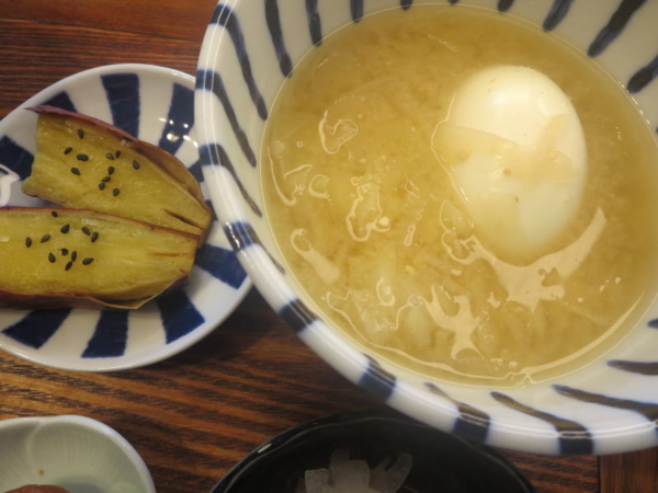 味噌汁＋ゆでたまご、焼いも