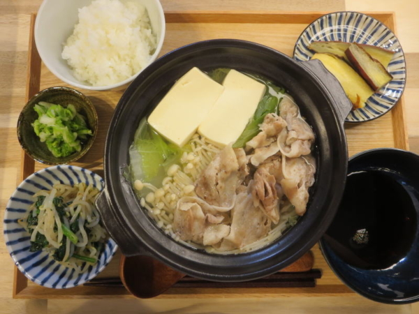 豚バラ肉で水炊きの献立