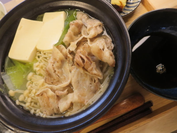 豚バラ肉で水炊き、ポン酢