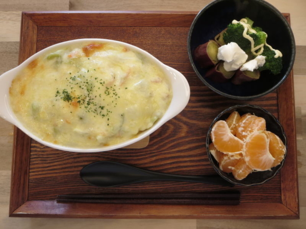 白菜のシチューのマカロニグラタンの献立