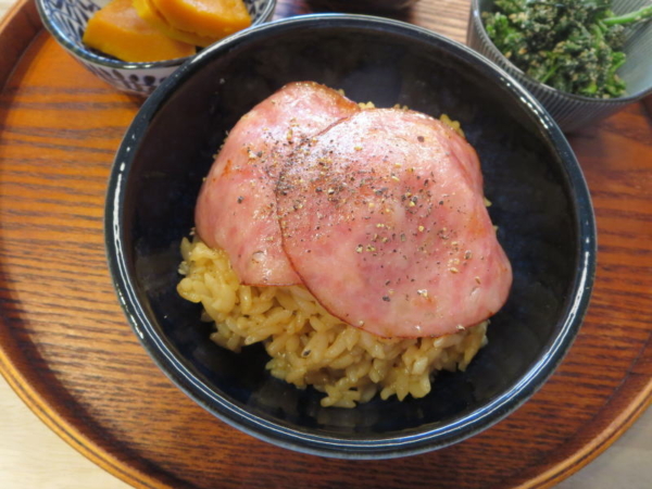 バターしょう油ごはん、シャウスライスのせ