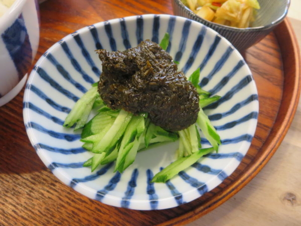 千切りきゅうりのわさび味のあかもくかけ